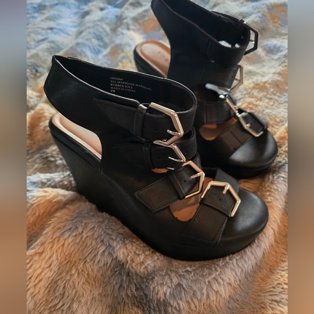 Women's Black Wedge Sandals Torrid Size 8W Wide 8 Platform Buckles